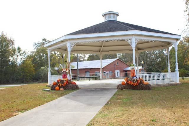 Slocomb Gazebo/ Park - Image 1