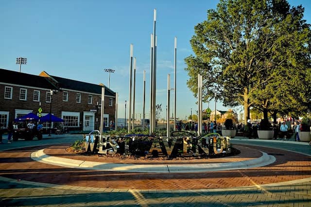 West Avenue - Image 1
