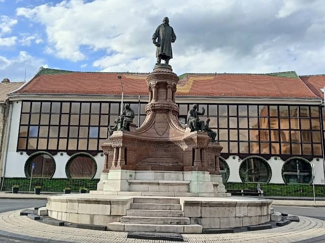 Vilmos Zsolnay Statue - Image 1