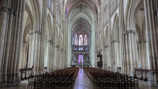 Cathédrale Saint-Pierre Saint-Paul - Image 2