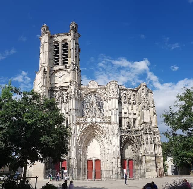 Cathédrale Saint-Pierre Saint-Paul - Image 1