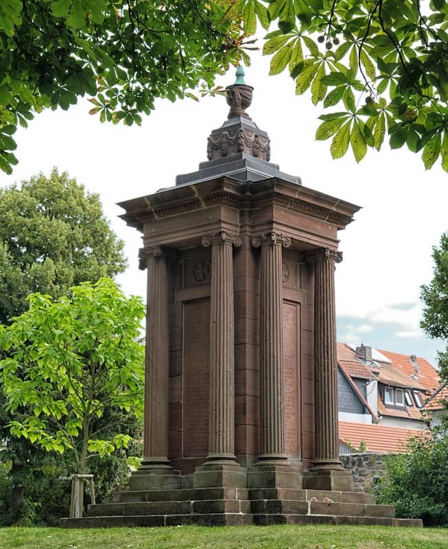 Kriegerdenkmal Kirchhain - Image 1