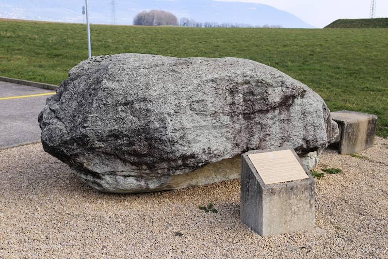 Menhir de Crusilles-Dessus - Image 1