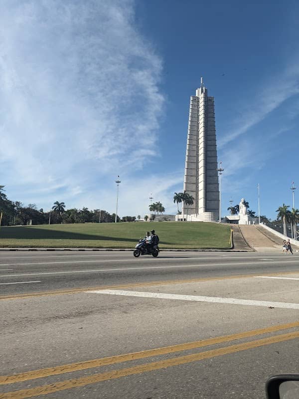 Plaza De la Revolución - Image 1