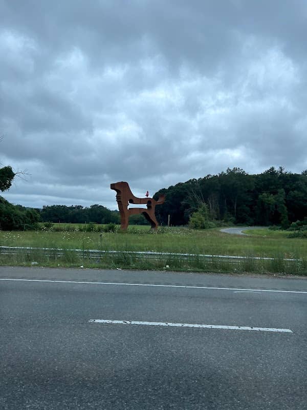 Statue of a dog - Image 1