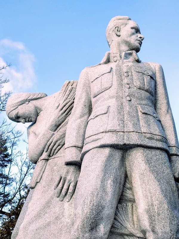 Welland Crowland War Memorial - Image 1