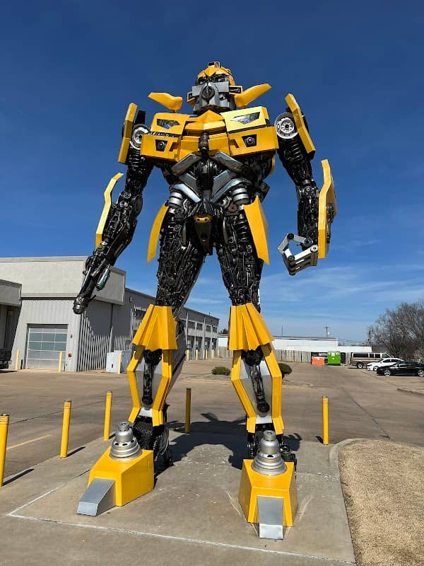 Optimus Prime Statue - Image 2
