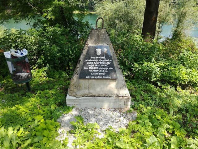 Monument - Image 1
