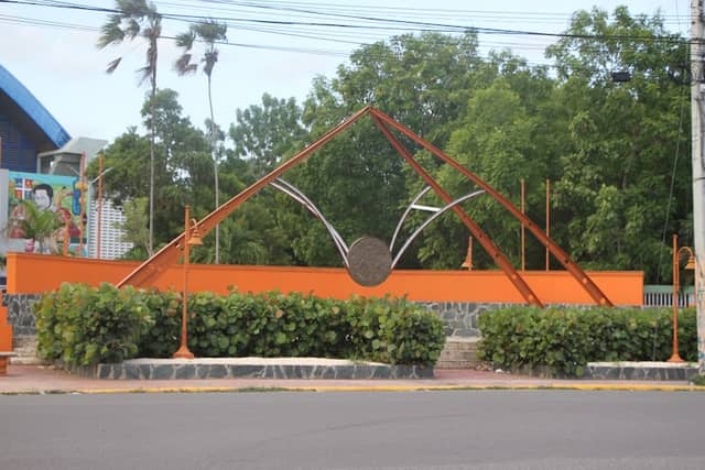 Monumento Plaza de la Medalla - Image 1