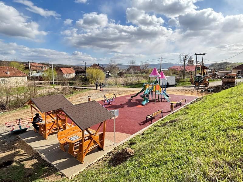 Parcul Central Peștiș - Image 1