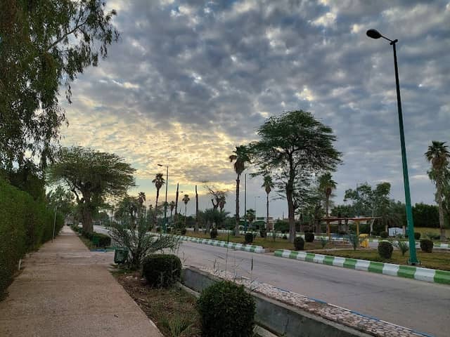 Chaharbagh Square - Image 1