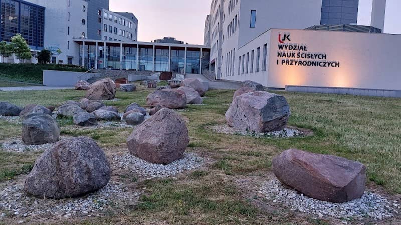 Lapidarium Instytutu Geografii i Nauk o Środowisku UJK - Image 1