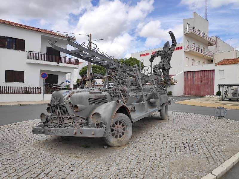 Carro dos Bombeiros, escultura de Aureliano Aguiar - Image 1