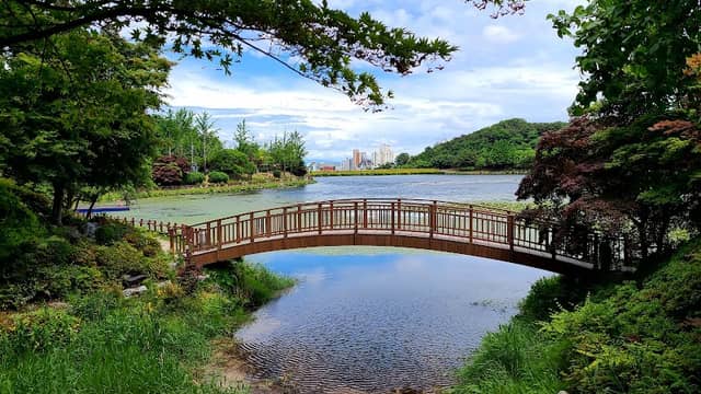 Seolbong Park - Image 1