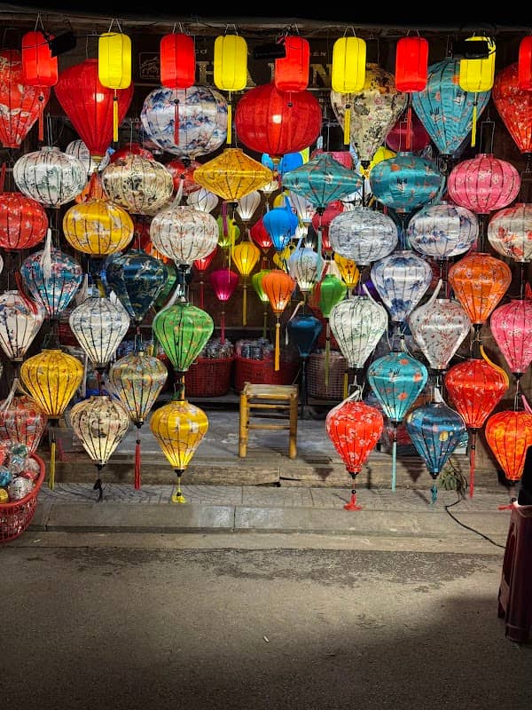 Lantern boat ride - Image 2