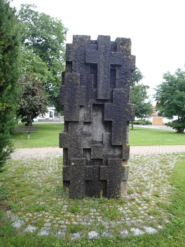 Kriegerdenkmal für die Gefallenen der Weltkriege - Image 1
