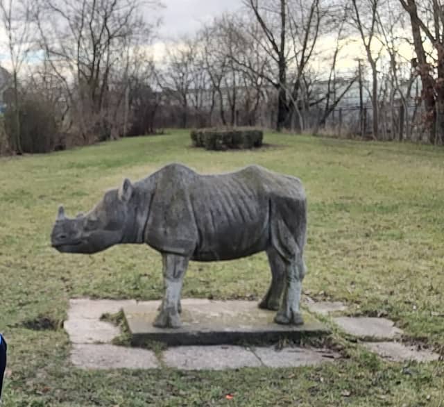 Skulptur Nashorn Lobeda-West - Image 1