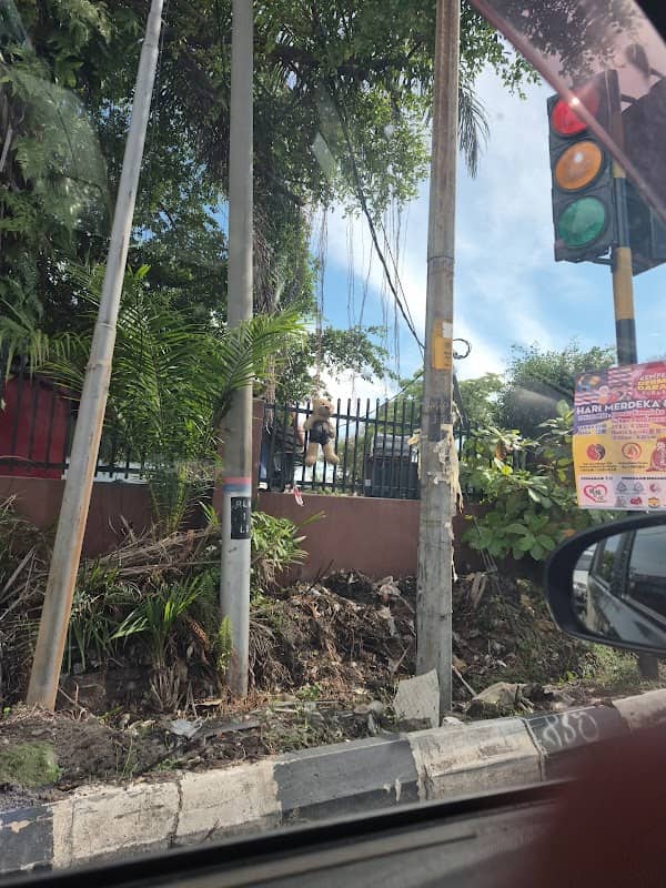 the bear beside kompleks sukan - Image 1