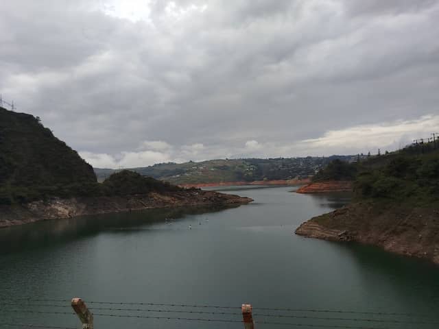 Mirador hidroeléctrica y lago - Image 1