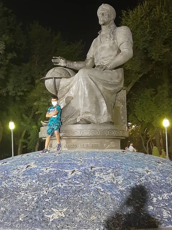 Mirzo Ulug'bek haykali - Image 1