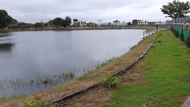 Baragain Bada Talab - Image 1