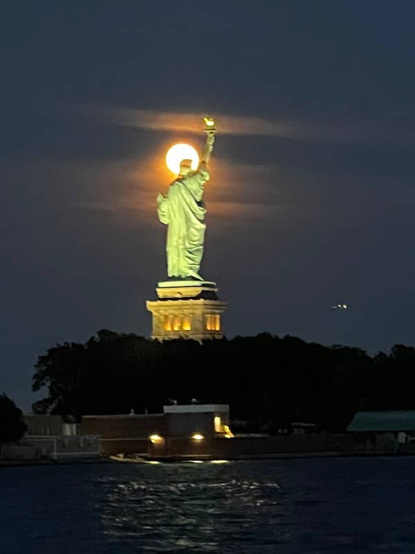 Statue Of Liberty Vista Jersey City - Image 2