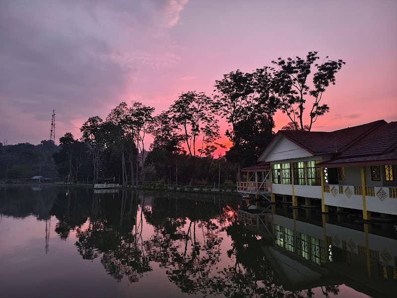 De MOCCIS Lake Resort - Image 1