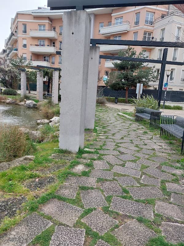 Place Claire Fontaine - Image 2