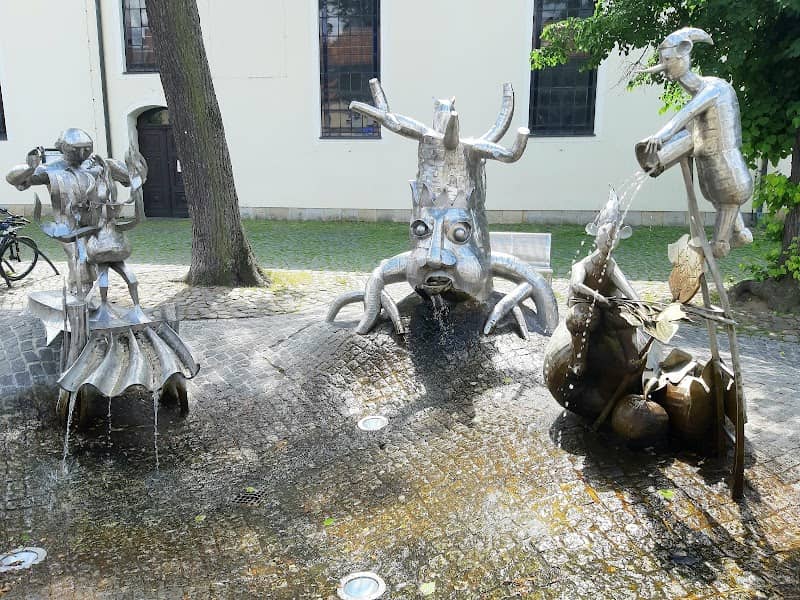 Spreewald Figuren mit Brunnen - Image 2