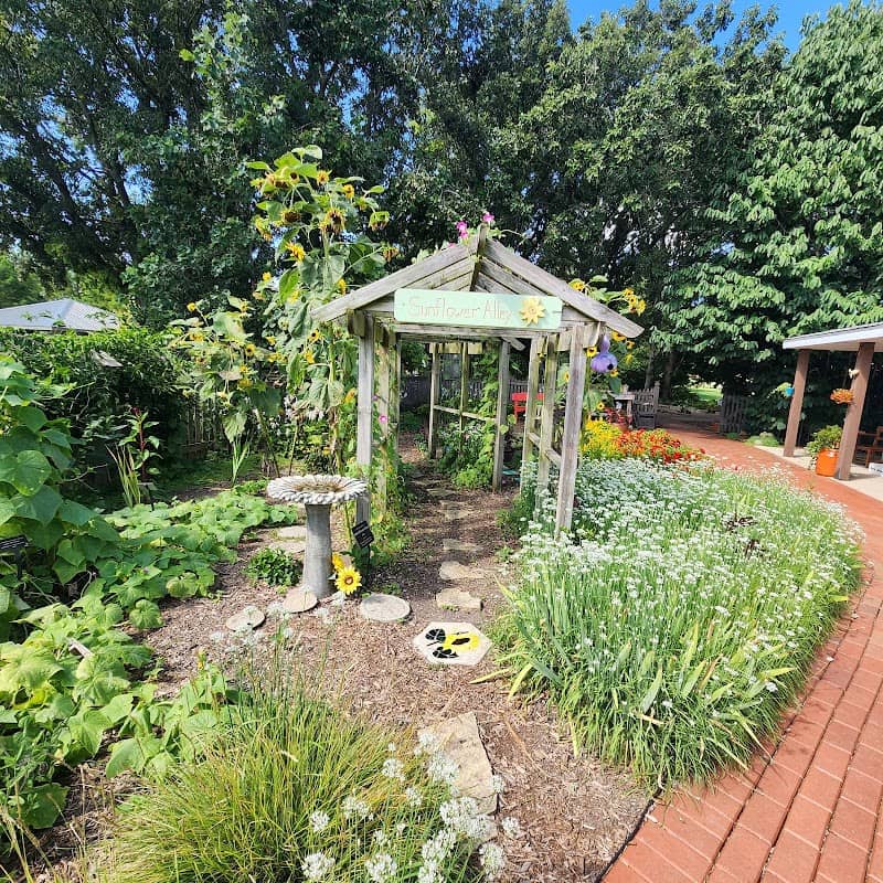 CHILDREN'S GARDEN - Image 1