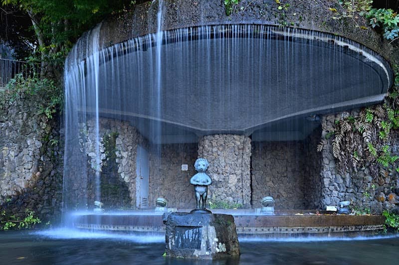 Kameno-oh-waterfall - Image 1