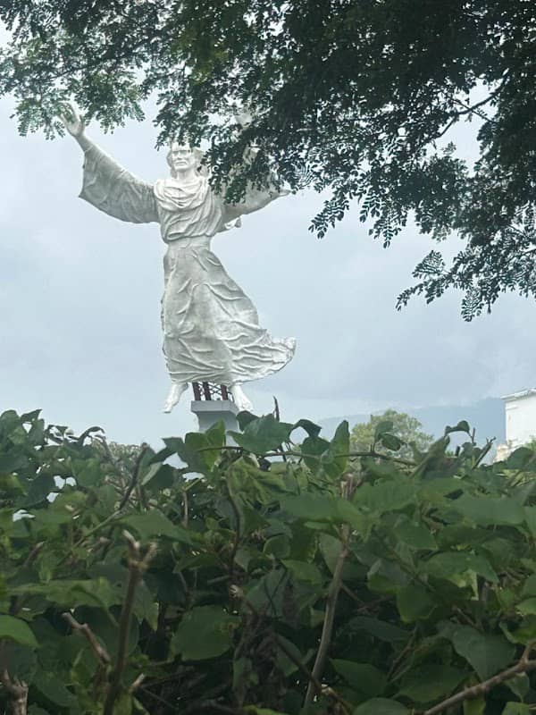 Patung Tuhan Yesus Memberkati! - Image 2