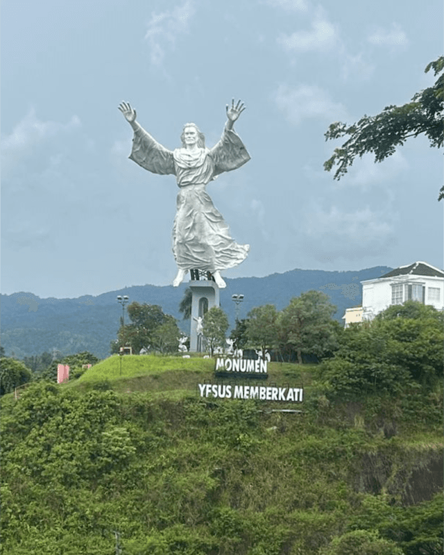 Patung Tuhan Yesus Memberkati! - Image 3
