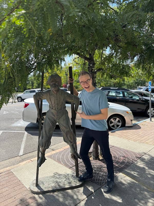 Stilt Kid Statue - Image 1