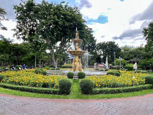 Saranrom Park - Image 1