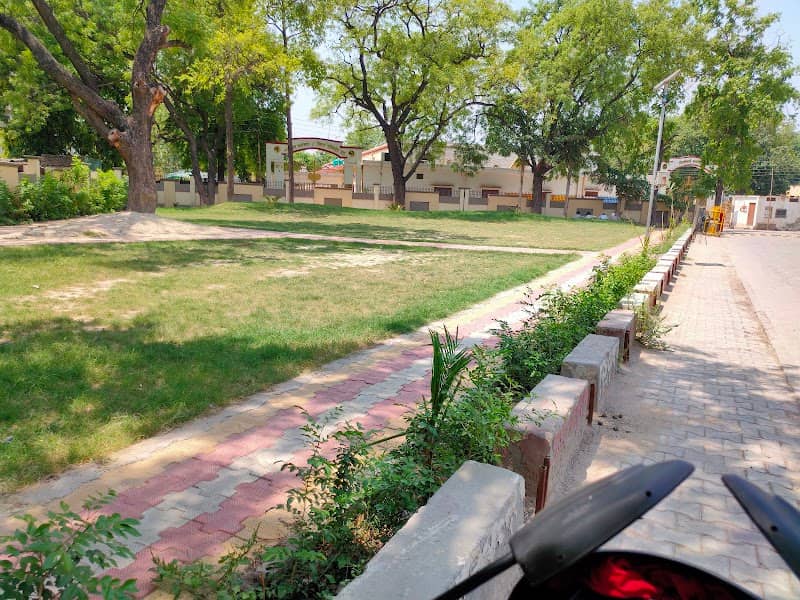 Vizi Park - Image 2