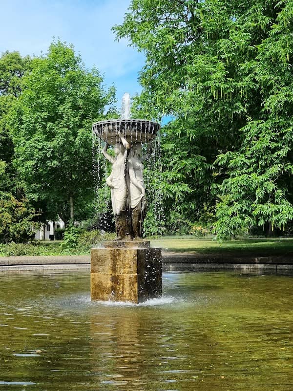 Westlicher Najaden-Brunnen - Image 1