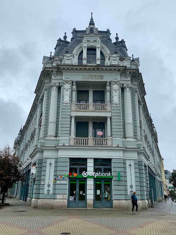 Takarékpalota - Image 1