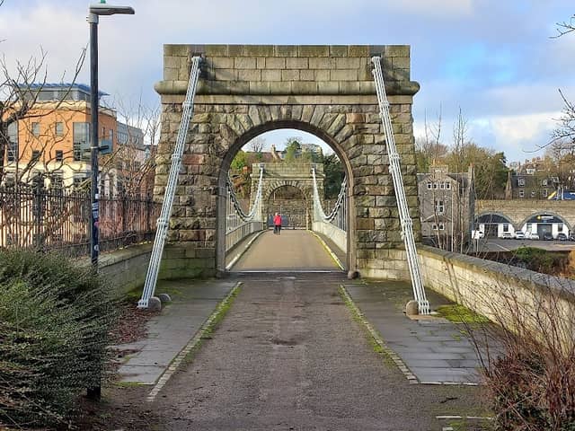 Wellington Suspension Bridge - Image 1