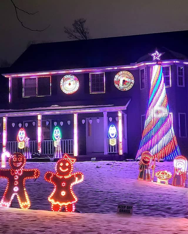 Garvas Family Christmas Lights - Image 1