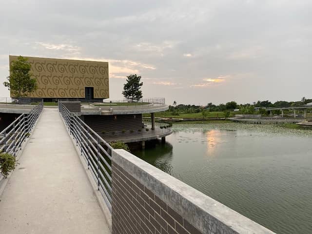 Chaloem Phra Kiat Bang Bon Park - Image 1