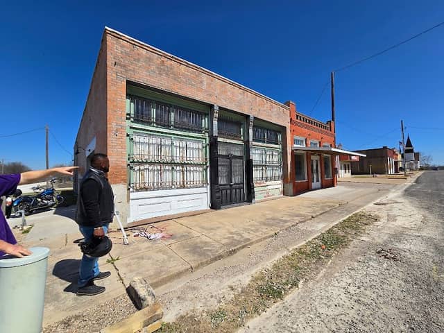 Willie Nelson Mural - Image 2