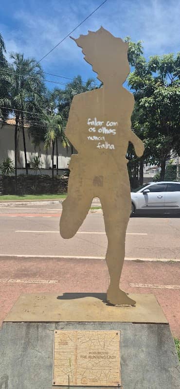 Monumento The Running Lady - Image 1