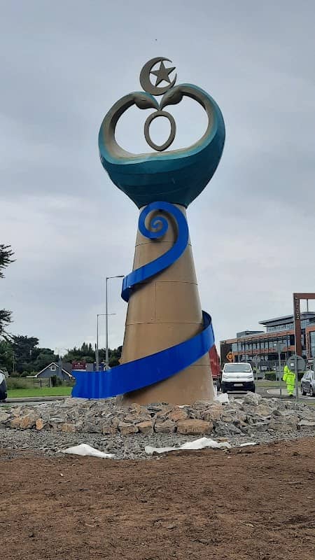 "Boann, Goddess of the Boyne" sculpture - Image 1