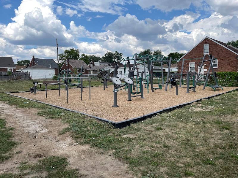 15th and Outer Drive Park - Image 2