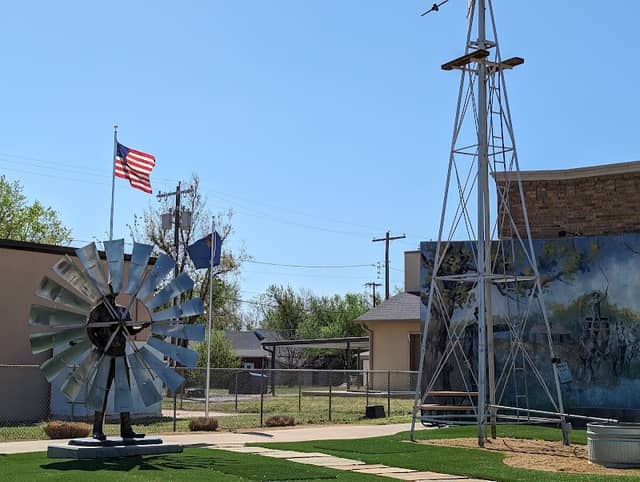 "Pioneer" Memorial Park - Image 1