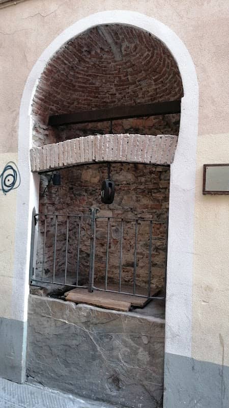 Pussu du caruggiu di Mü pozzo del 600 - Image 1