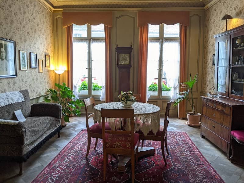 Einstein House - Image 2