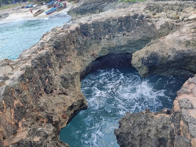 Parque Nacional Submarino La Caleta - Image 1
