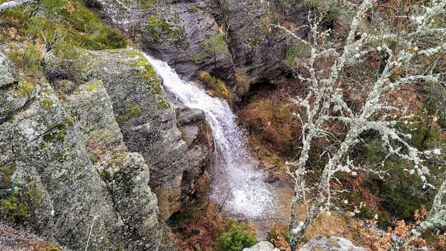 Cascada del arroyo mojón - Image 1
